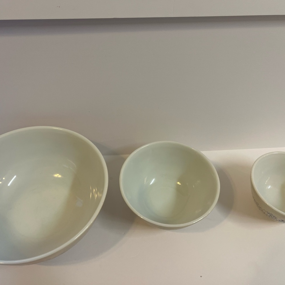 Pyrex White Bowl - Picture 5 of 5